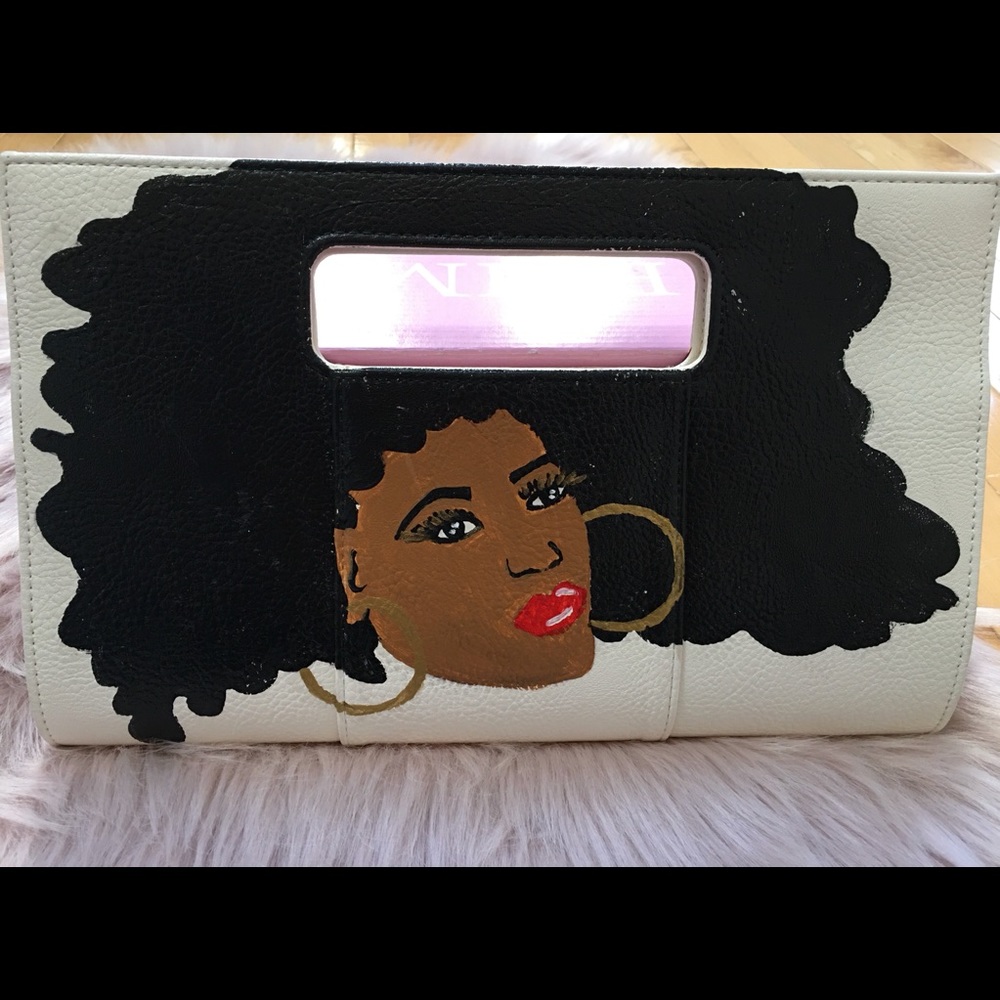 Beautiful Charming Charlie White Clutch w Handle